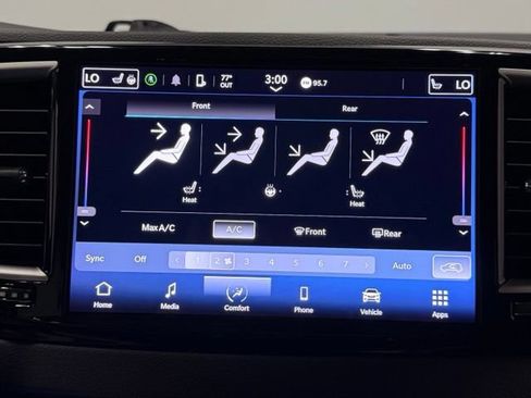 Used 2024 Chrysler Pacifica Touring-L FWD image 22