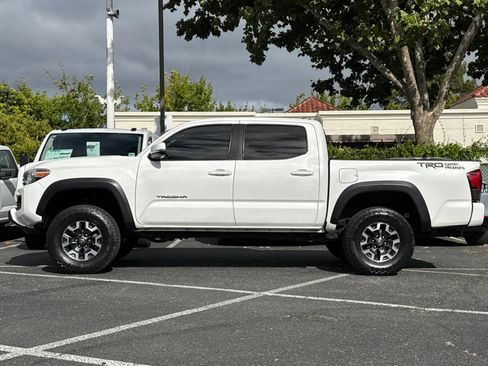 Used 2019 Toyota Tacoma TRD Off-Road w/ Technology Package RWD image 8
