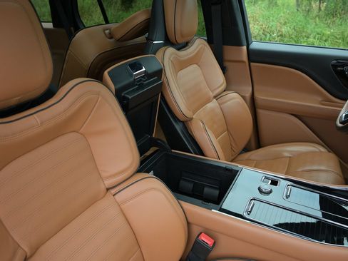 Used 2023 Lincoln Aviator Black Label w/ Jet Package AWD/4WD image 52