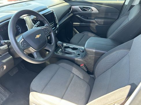 Used 2021 Chevrolet Traverse LS FWD image 9