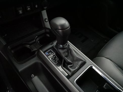 Used 2019 Toyota Tacoma TRD Sport AWD/4WD image 24