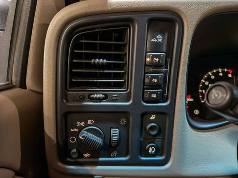 Used 2007 GMC Sierra 3500 SLT w/ Heavy-Duty Power Package AWD/4WD image 28