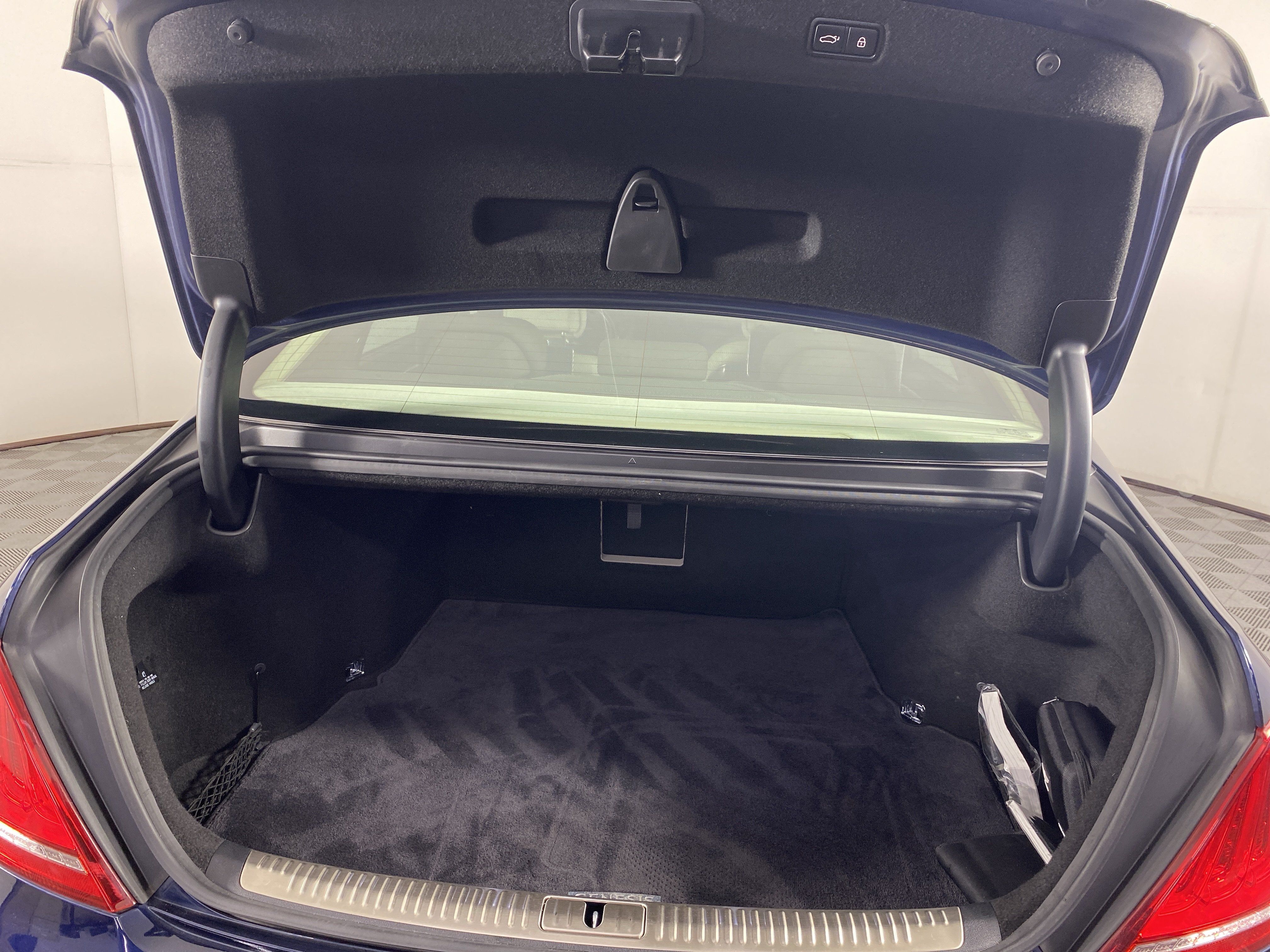 Used 2018 Genesis G90 5.0 Ultimate RWD image 36