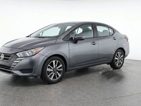 Used 2025 Nissan Versa SV image 3