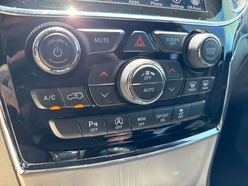 Used 2021 Jeep Grand Cherokee Limited AWD/4WD image 17
