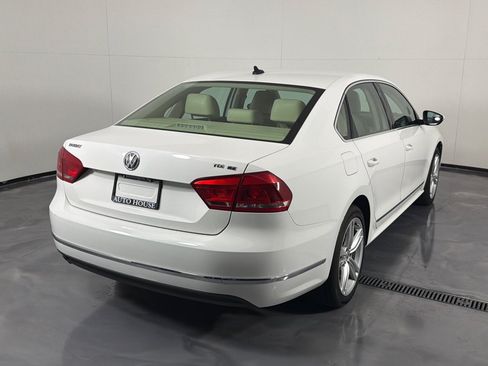 Used 2012 Volkswagen Passat TDI SE FWD image 5