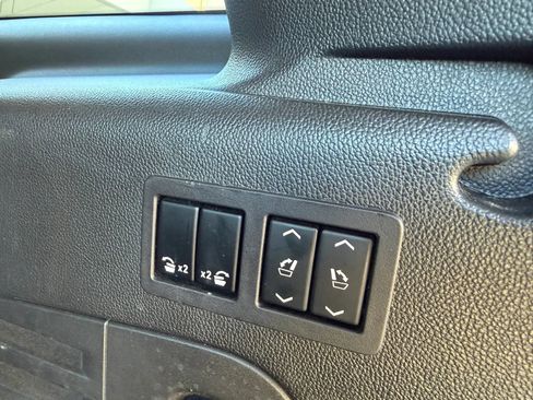 Used 2017 Chevrolet Suburban LT w/ Luxury Package image 19