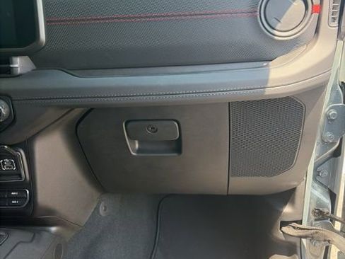 Used 2024 Jeep Gladiator Rubicon w/ Convenience Group AWD/4WD image 23