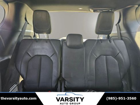 Used 2025 Chrysler Pacifica Select image 19