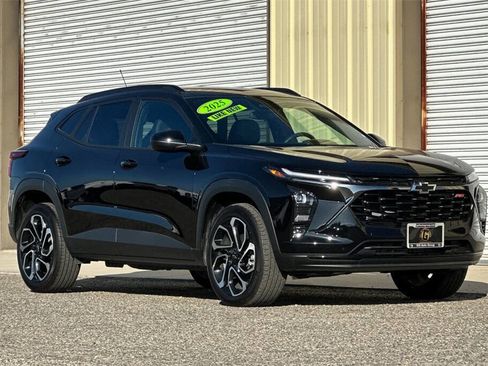 Used 2025 Chevrolet Trax RS w/ Driver Confidence Package image 2