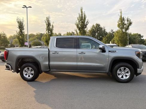 Used 2025 GMC Sierra 1500 SLE AWD/4WD image 2