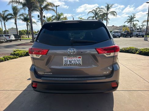 Used 2018 Toyota Highlander XLE FWD image 6