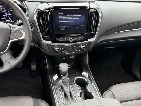 Used 2023 Chevrolet Traverse High Country FWD image 17