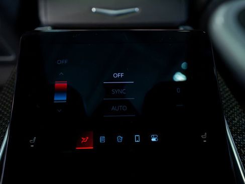 Used 2025 Cadillac Escalade ESV V image 55