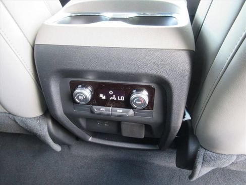 New 2026 GMC Acadia Elevation FWD image 32