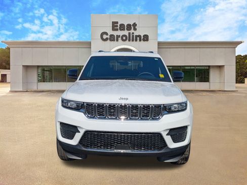 New 2025 Jeep Grand Cherokee Laredo image 8