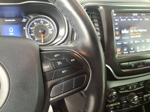 Used 2020 Jeep Cherokee Trailhawk w/ Cold Weather Group AWD/4WD image 17