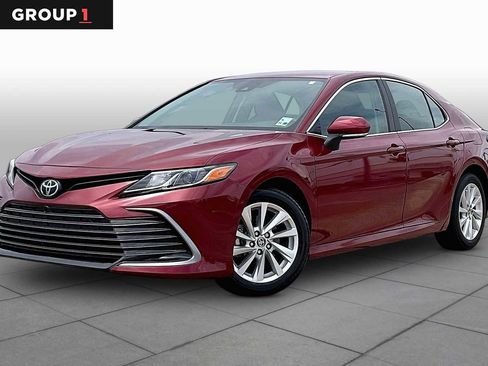 Used 2021 Toyota Camry LE w/ Convenience Package FWD image 1