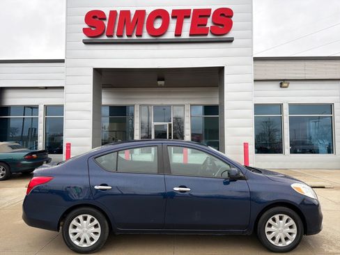 Used 2012 Nissan Versa SV w/ Convenience Pkg image 1