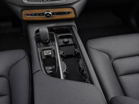 Certified 2023 Volvo XC90 B6 Plus w/ Protection Package Premier AWD/4WD image 21