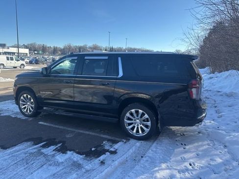 Used 2023 Chevrolet Suburban Premier image 11
