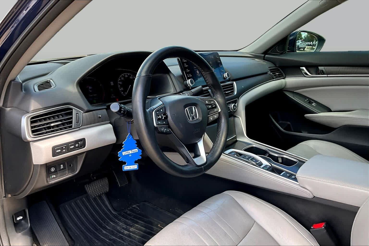 Used 2018 Honda Accord Touring image 18