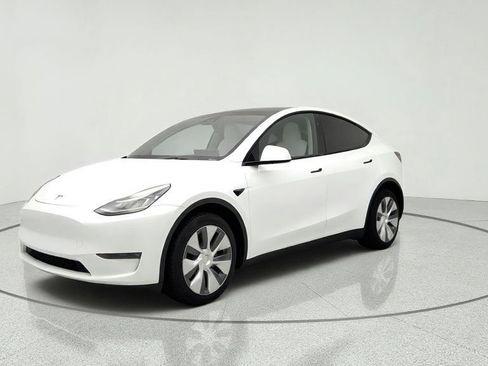 Used 2023 Tesla Model Y AWD image 1