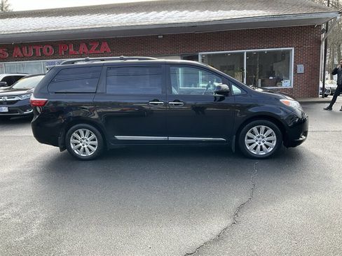 Used 2015 Toyota Sienna XLE w/ XLE Navigation Package image 4