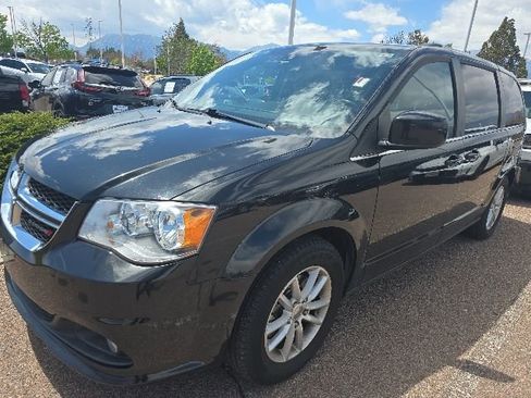 Used 2018 Dodge Grand Caravan SXT FWD image 3