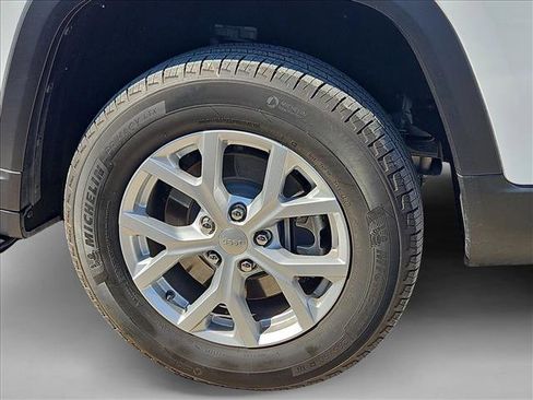 Used 2023 Jeep Grand Cherokee L Limited w/ Luxury Tech Group II image 15