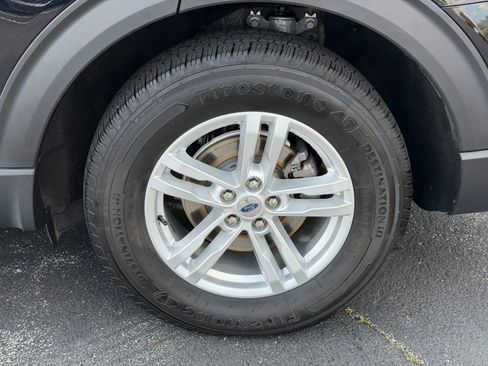 Used 2020 Ford Explorer XLT w/ Equipment Group 202A AWD/4WD image 35