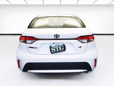 Used 2022 Toyota Corolla LE image 5