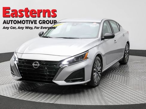 Used 2024 Nissan Altima 2.5 SV image 1