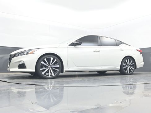 Used 2021 Nissan Altima 2.5 SR w/ SR Premium Package FWD image 26
