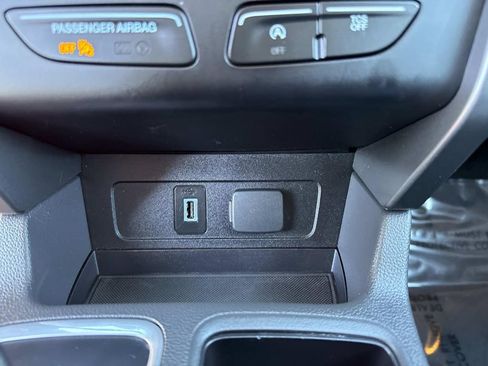 Used 2017 Ford Escape SE w/ Equipment Group 201A image 33