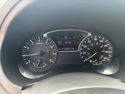 Used 2016 Nissan Altima 3.5 SR FWD image 11