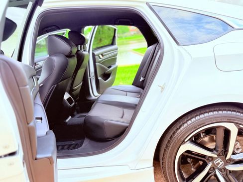 Used 2018 Honda Accord Sport image 18