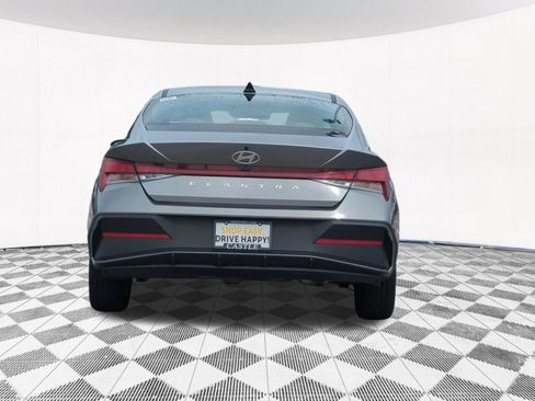 Used 2024 Hyundai Elantra SEL FWD image 4