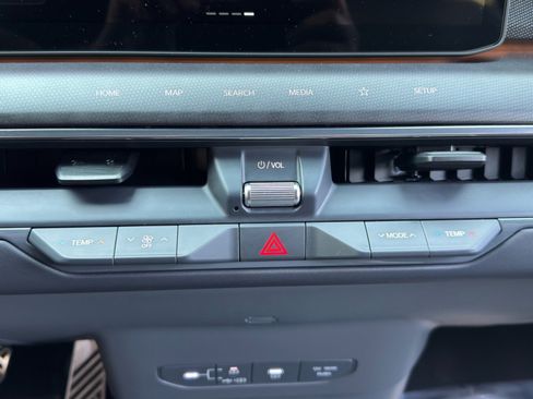 Used 2025 Kia EV9 GT-Line AWD/4WD image 32