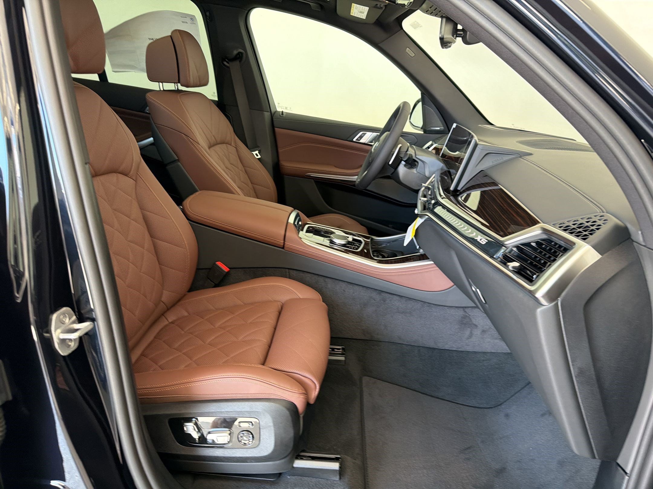 New 2026 BMW X5 xDrive40i w/ M Sport Package AWD/4WD image 25