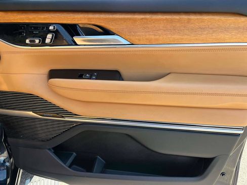 Used 2022 Jeep Grand Wagoneer Series III w/ Rear-Seat Entertainment Group AWD/4WD image 13