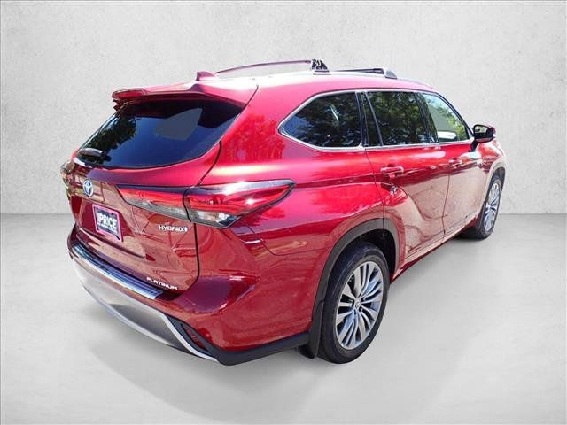 Certified 2021 Toyota Highlander Platinum AWD/4WD image 4