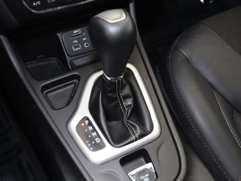 Used 2018 Jeep Cherokee Latitude Plus w/ Cold Weather Group image 7