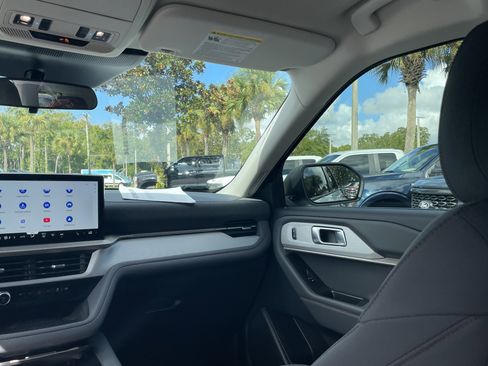 New 2025 Ford Explorer Active image 40