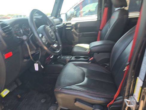 Used 2018 Jeep Wrangler Unlimited Rubicon AWD/4WD image 3