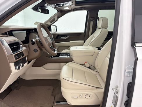 Used 2026 GMC Yukon Denali w/ Sun & Power Step Package image 5