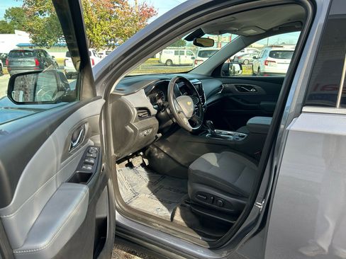 Used 2020 Chevrolet Traverse LT image 17