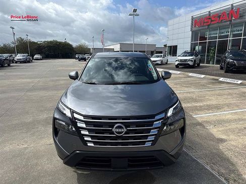 Used 2026 Nissan Rogue SV AWD/4WD image 2