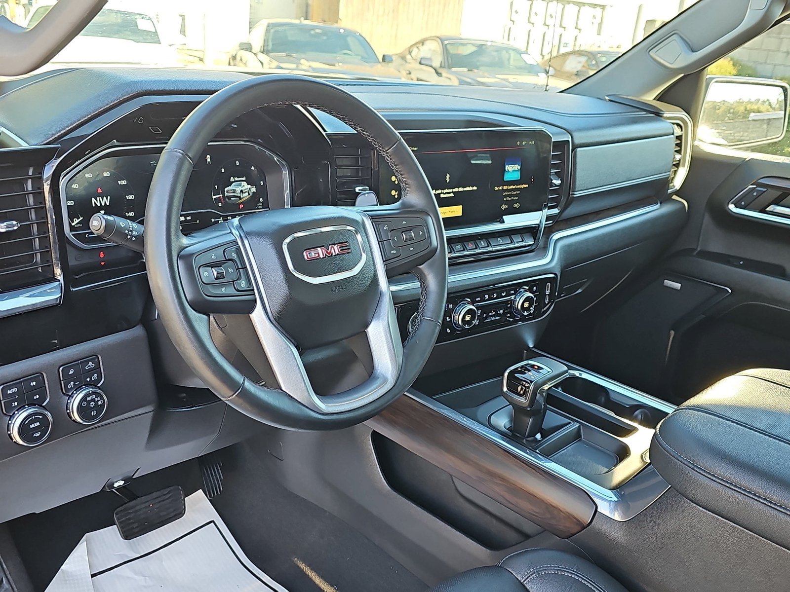 Used 2023 GMC Sierra 1500 SLT w/ SLT Premium Package AWD/4WD image 16