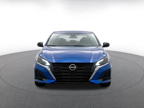 Used 2025 Nissan Altima 2.5 SV FWD image 2